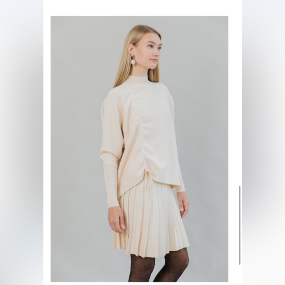 Apparalel Side Drawstring Oversized Top in Vanilla